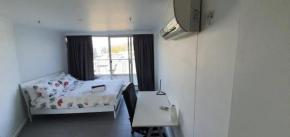 Dana-Cozy Private Room in Shared Central Apt-Rm 2, Canberra